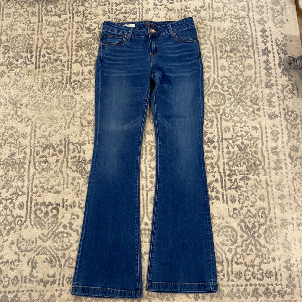 Medium wash KUT jeans. Size 4! Boot cute style